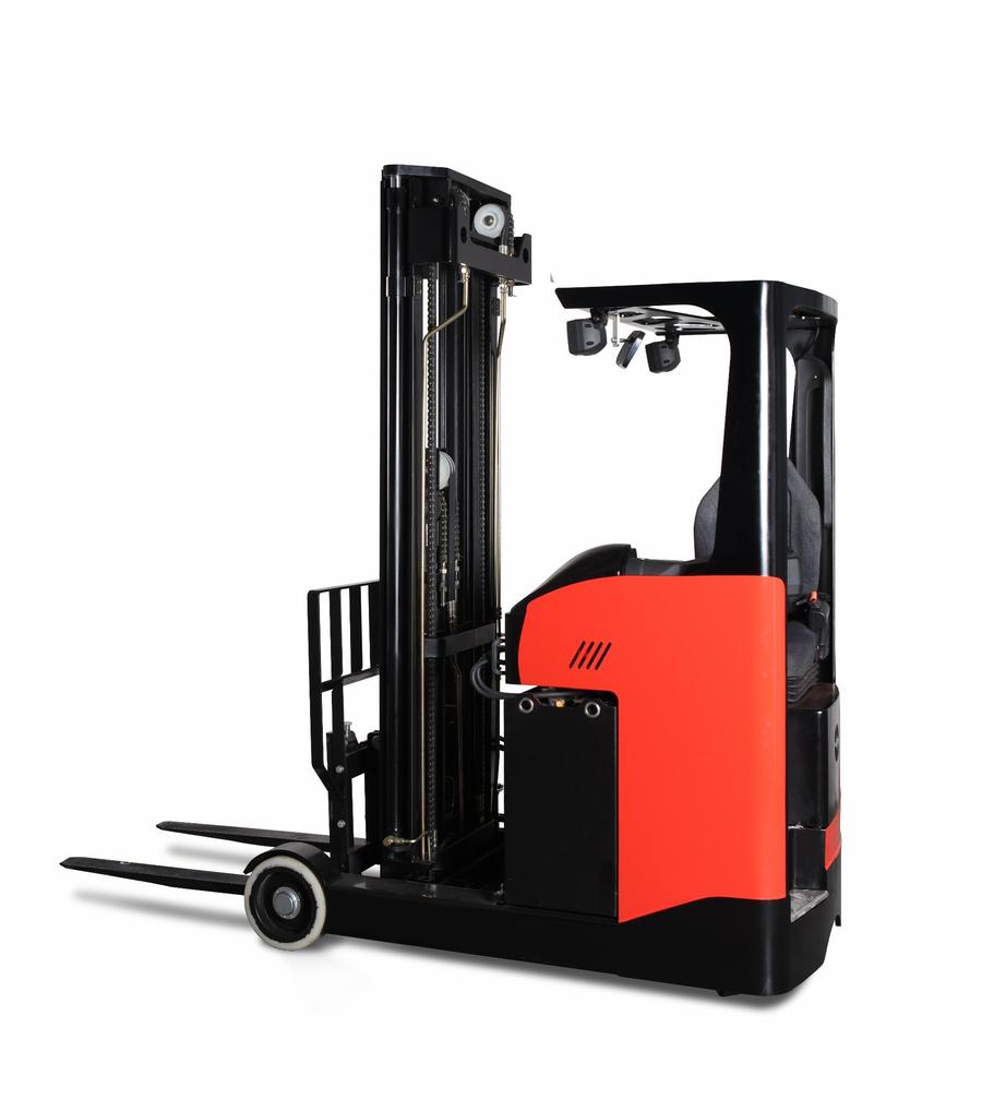 Reach forklift truck